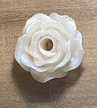 Load image into Gallery viewer, Shimmer Rose Straw Topper
