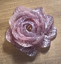 Load image into Gallery viewer, Shimmer Rose Straw Topper
